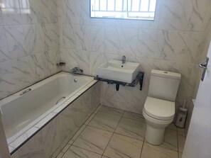 Shower - Familyfriendlyhome4u (Bulawayo)