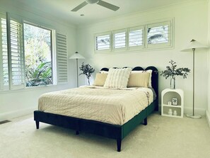 3 bedrooms, iron/ironing board, Internet, bed sheets - Tranquil tree top cottage in Terrigal beach (Terrigal)