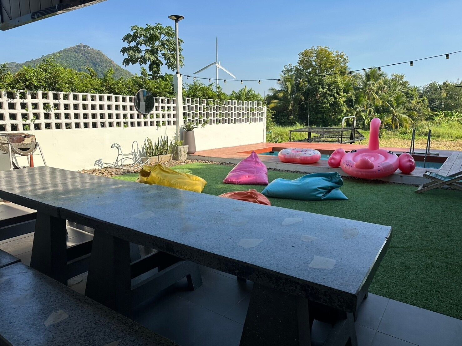 المنطقة المحيطة بالمنشأة