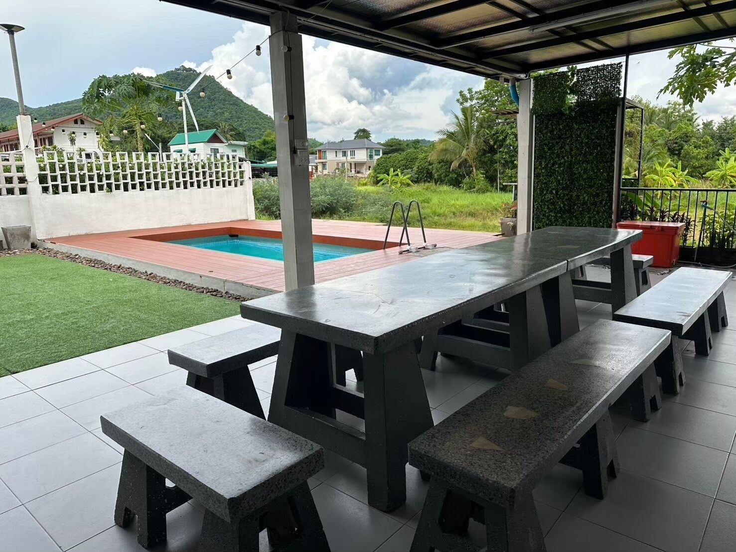 รับประทานอาหารกลางแจ้ง