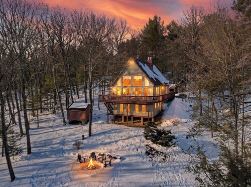 Views of Blue Mountain! Near App Trail, Game Room