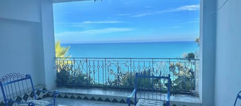 Cliff Apartment mit Meerblick in Sidi Bou Saïd