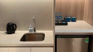 Basic-Apartment | Schreibtisch, laptopgeeigneter Arbeitsplatz, kostenloses WLAN