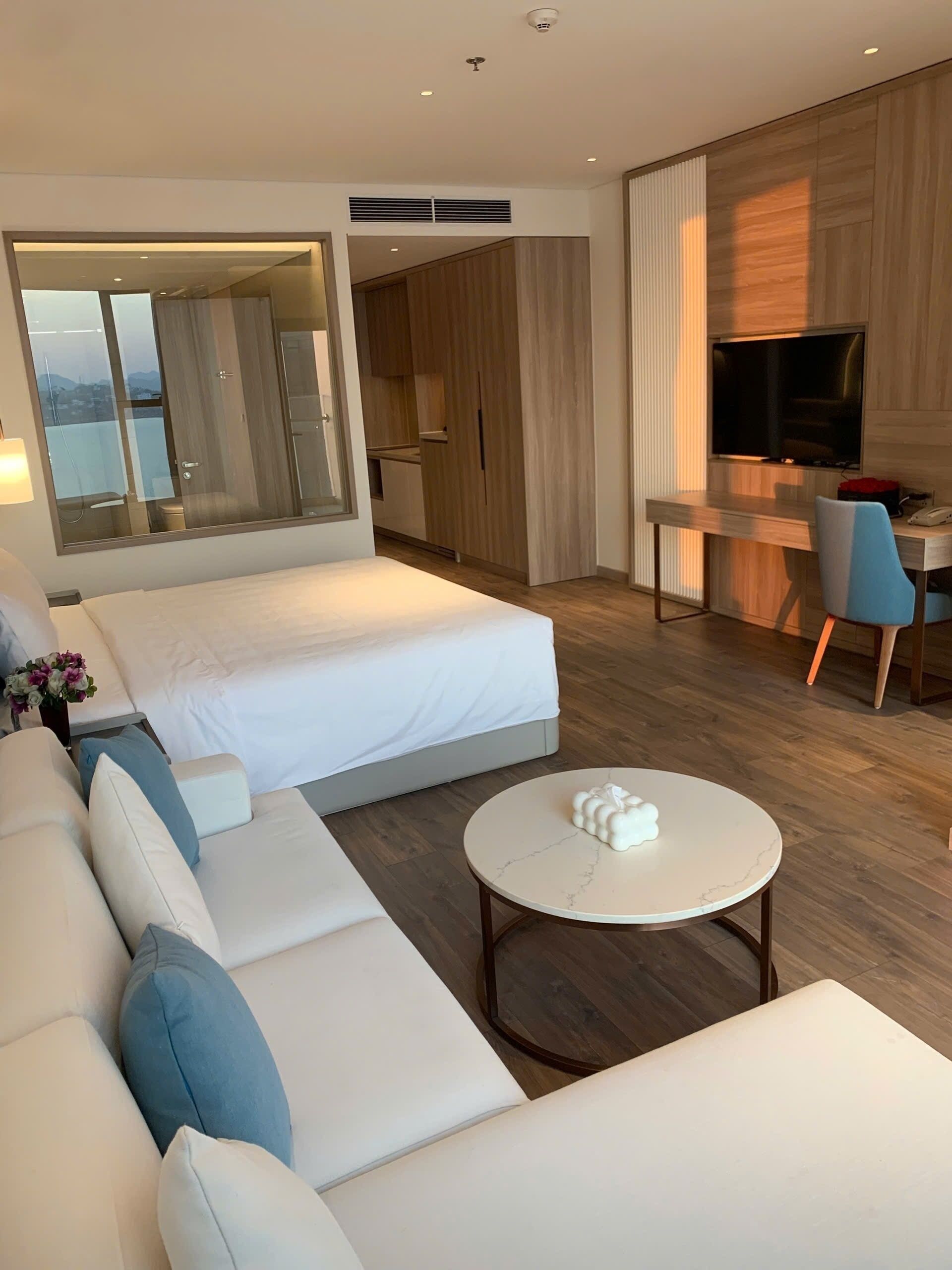 Desk, laptop workspace, free WiFi