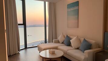 Basic Apartment | Desk, laptop workspace, free WiFi