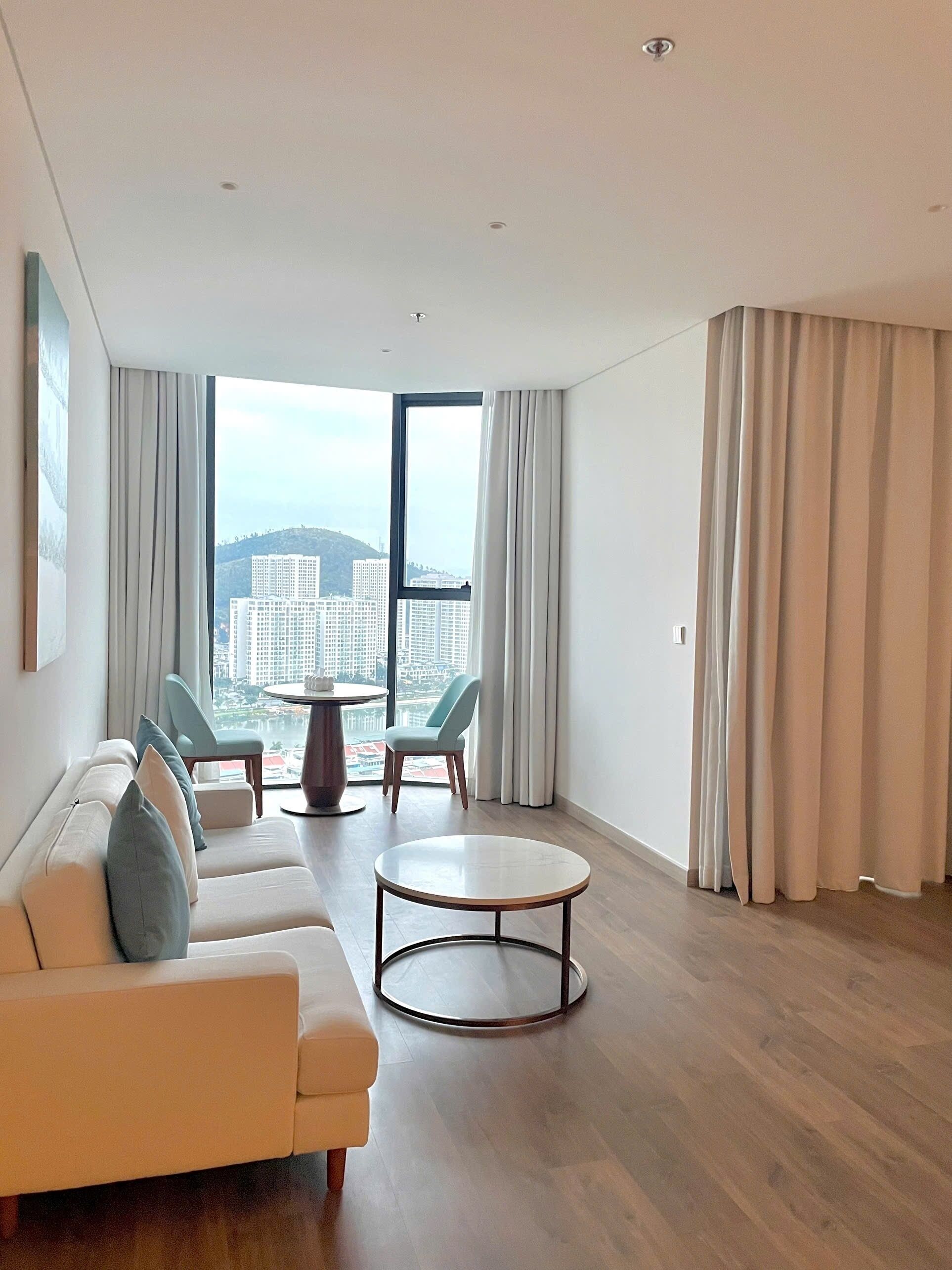 Studio, Lake View | Living area