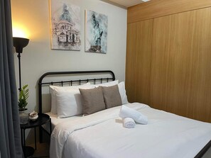 1 bedroom, iron/ironing board, WiFi, bed sheets - Shell Residences MOA 6th D 1BR with Wifi & Prime Video By darpm (Pasay City)