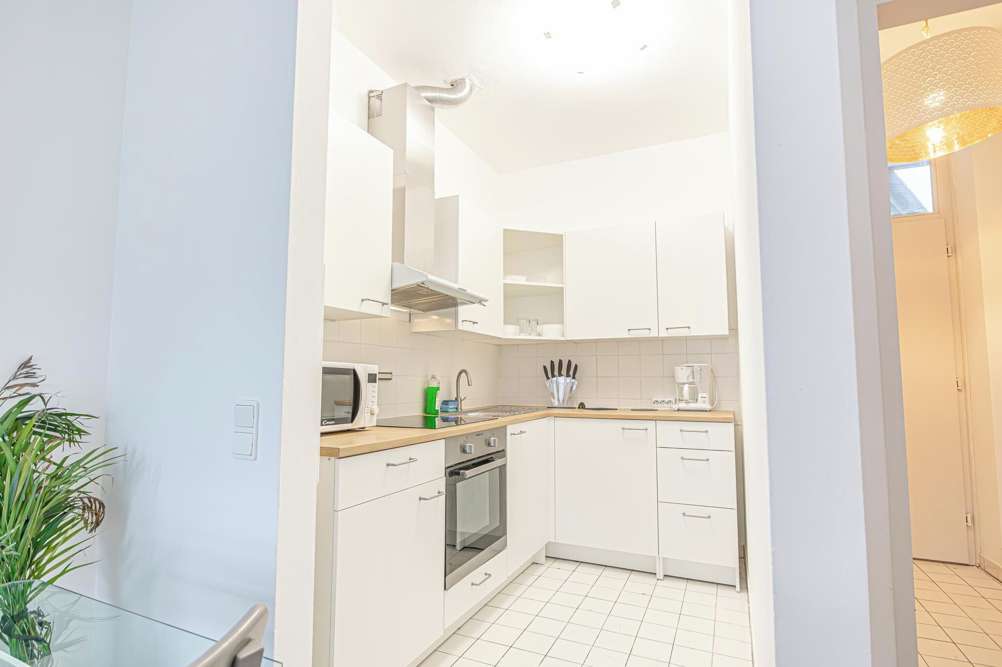 Basic Apartment | Private kitchen | Mini-fridge, microwave, oven, stovetop