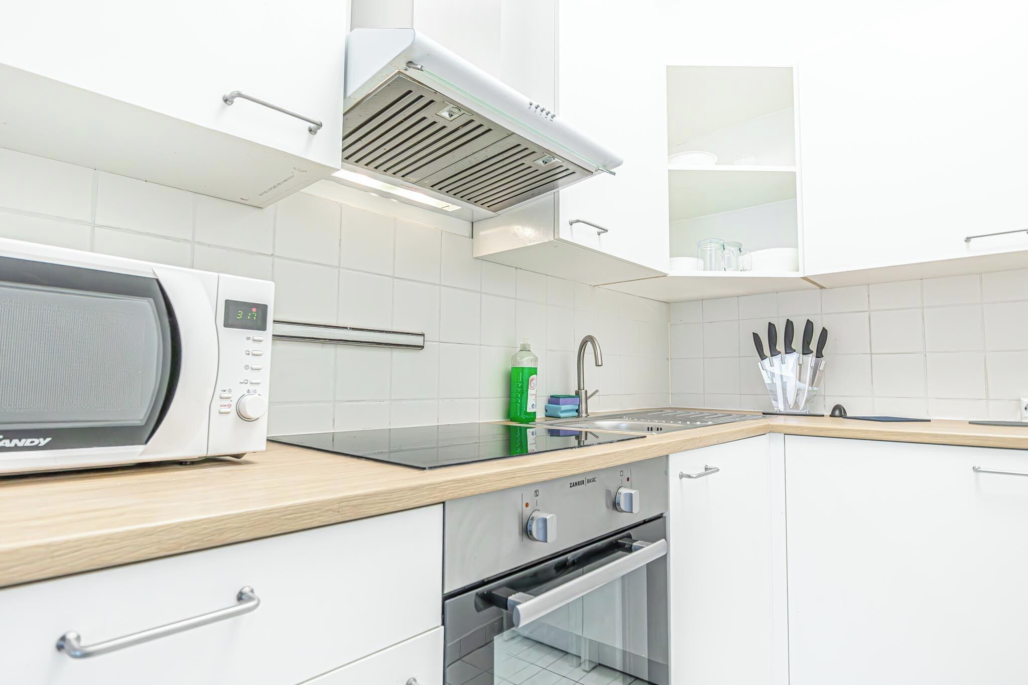 베이직 아파트 | 전용 주방 | 미니 냉장고, 전자레인지, 오븐, 쿡탑