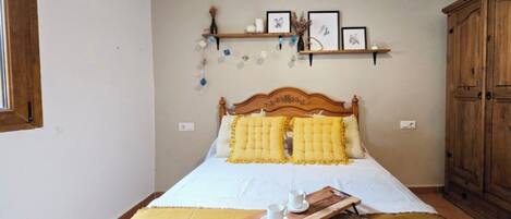 Iron/ironing board, Internet, bed sheets