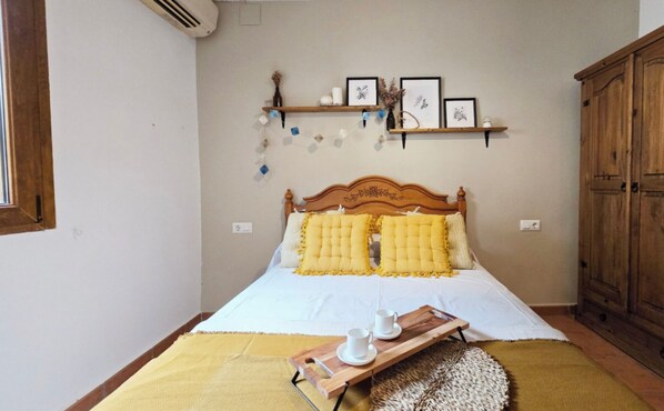 Iron/ironing board, Internet, bed sheets