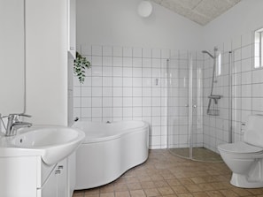 Bathroom - "Mildred" - 400m from the sea by Interhome (Otterup)