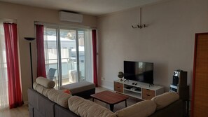 Living area - Large apartment for 2 people in the Golden Square of Saint Denis (Saint-Denis)