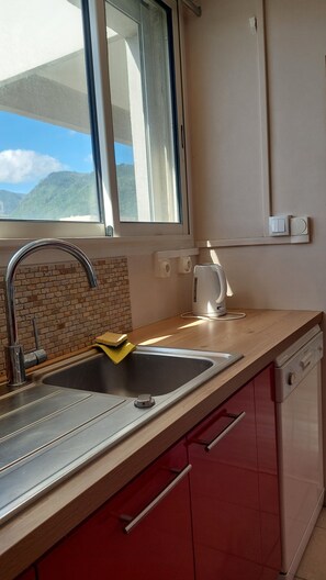 Private kitchen - Large apartment for 2 people in the Golden Square of Saint Denis (Saint-Denis)