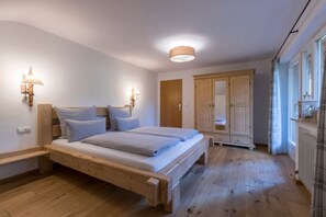 6 habitaciones y cuna de viaje 