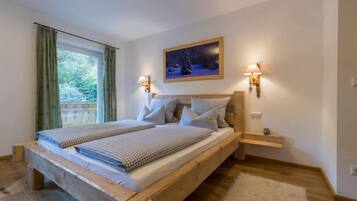 6 Schlafzimmer, Reisekinderbett
