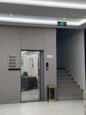 Lift - Calm Serviced Apartments 4 (Riyadh)