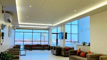 المنشأة من الداخل