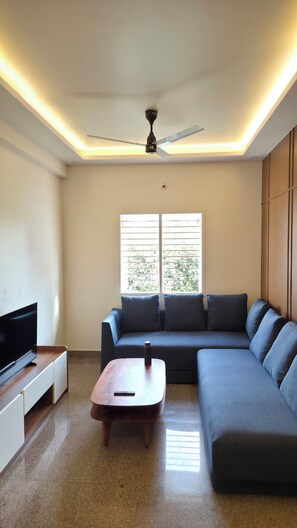 Living area - Cozy 2-bedroom apartment in amazing Bengaluru neighborhood (Bengaluru)