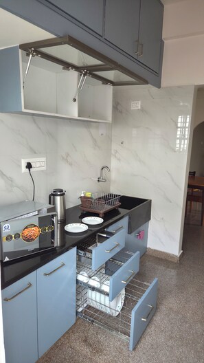 Private kitchen - Cozy 2-bedroom apartment in amazing Bengaluru neighborhood (Bengaluru)