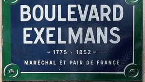 Ein Straßenschild für den Boulevard Exelmans, das die Adresse 16. Arrondissement angibt.