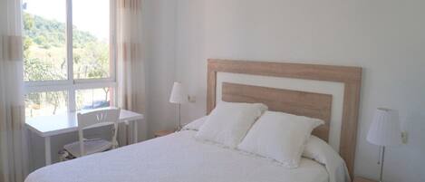 Fer et planche à repasser, accès Internet, draps fournis