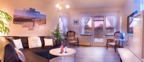 Fernseher, Tischtennisplatte