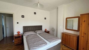 2 bedrooms, WiFi - Holiday home with small pool, garden and terrace (Balatonmáriafürdő)
