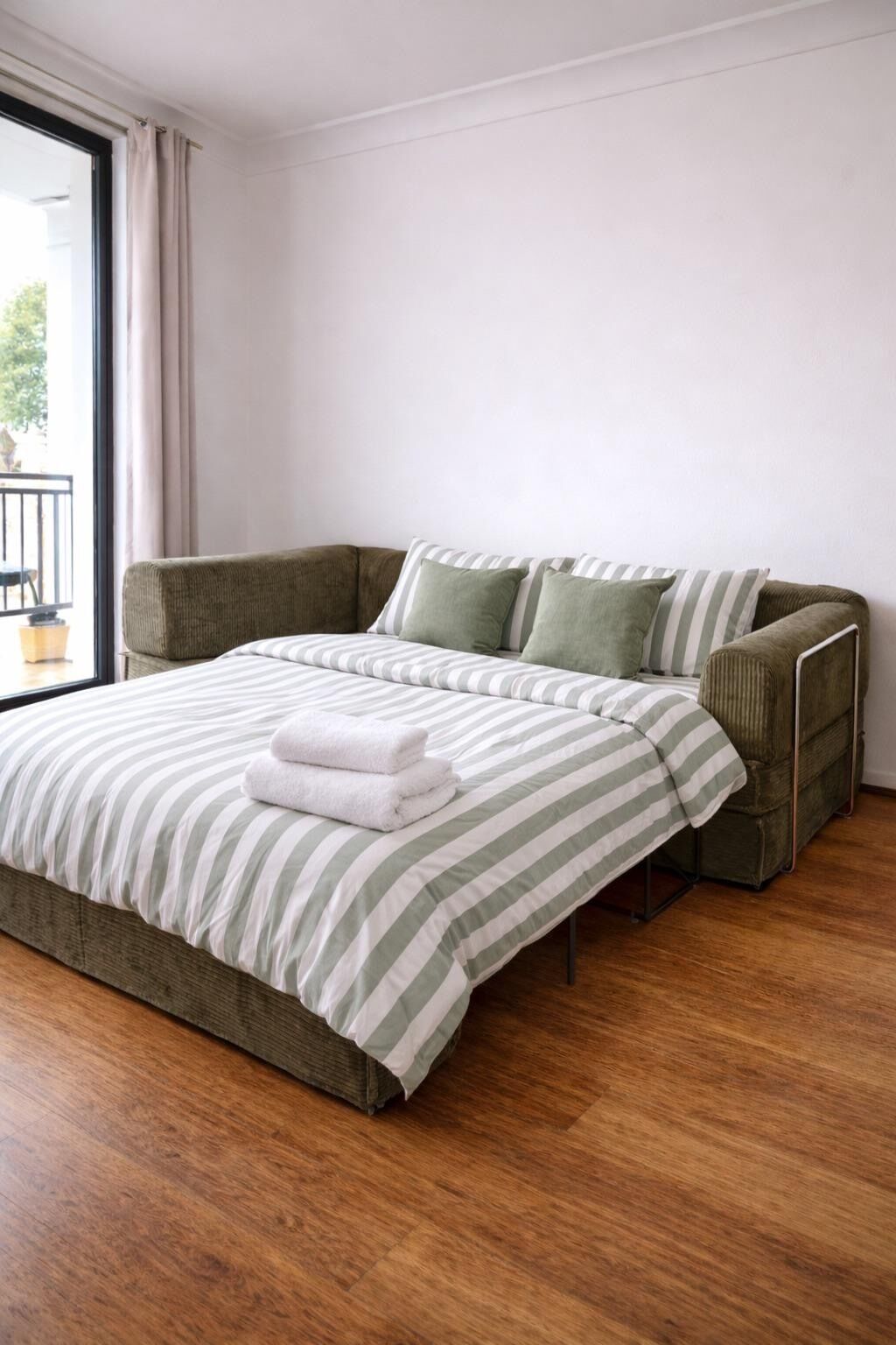 Iron/ironing board, WiFi, bed sheets