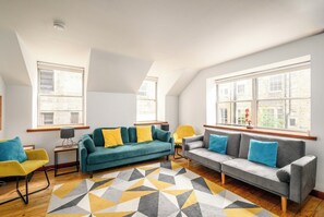 TV - Stylish Central New Town Apartment | Private Entrance (Edinburgh)