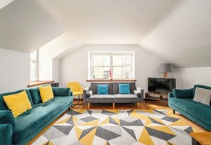 TV - Stylish Central New Town Apartment | Private Entrance (Edinburgh)