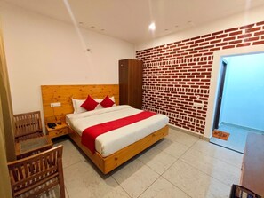 Deluxe Double Room, Balcony, Mountain View | Desk, laptop workspace, iron/ironing board, free WiFi - Mukteshwar Valley Resort (Dhanachuli)