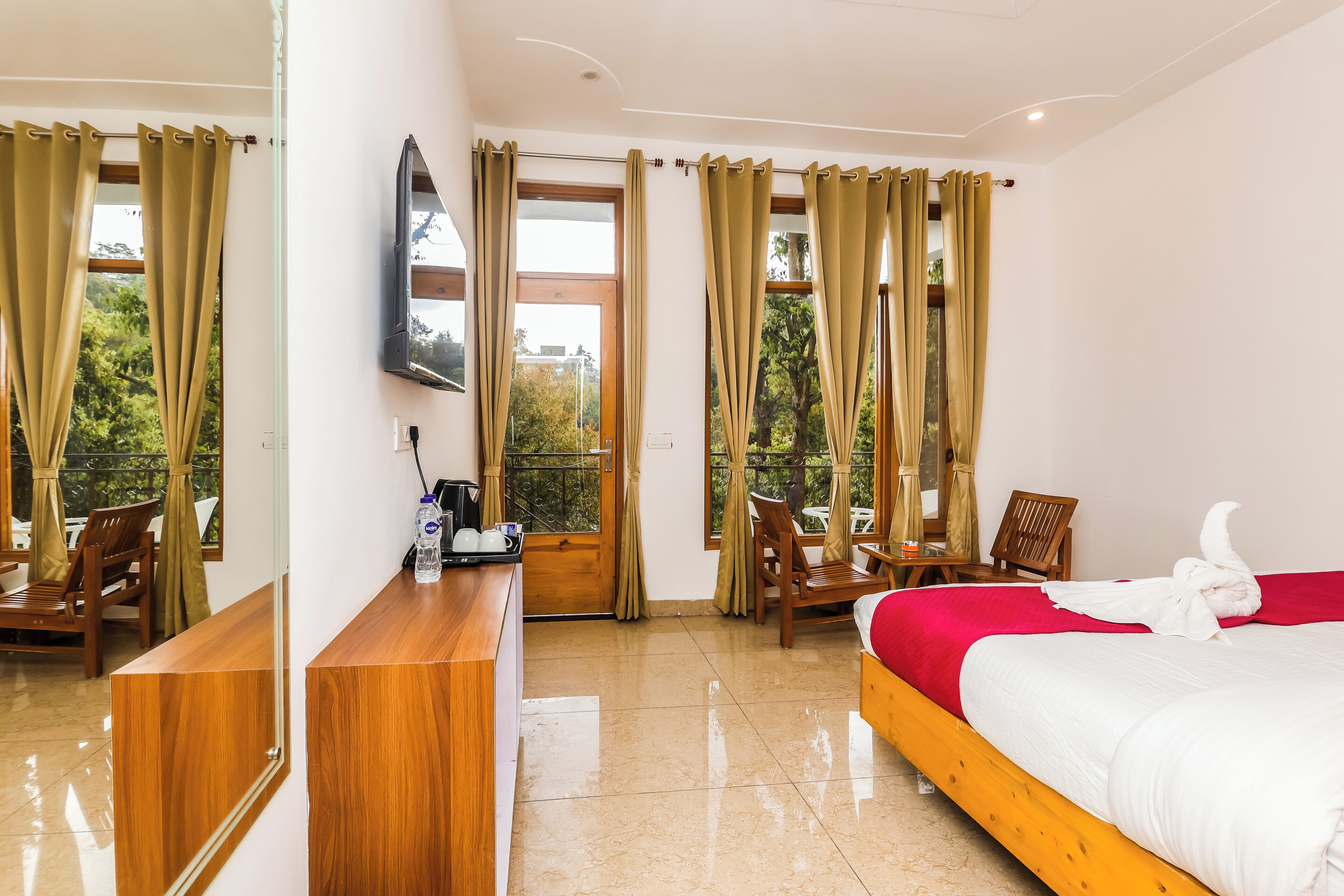 Standard Room with Garden View | Desk, laptop workspace, iron/ironing board, free WiFi