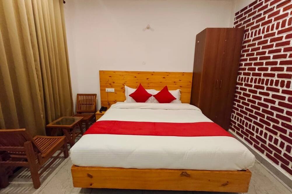 Mukteshwar Valley Resort