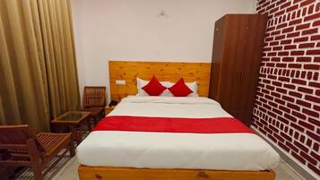 Dobbeltrom – deluxe, balkong, fjellutsikt | Skrivebord, skrivebord for bærbar PC og strykejern/-brett