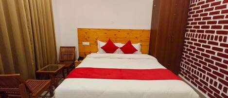 Deluxe Double Room, Balcony, Mountain View | Desk, laptop workspace, iron/ironing board, free WiFi