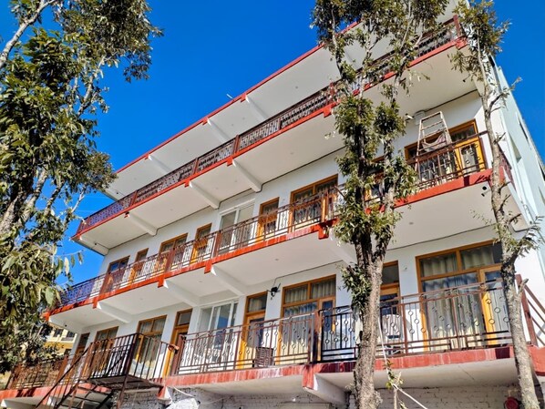 Exterior - Mukteshwar Valley Resort (Dhanachuli)