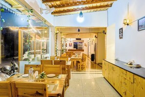 Restaurant - Mukteshwar Valley Resort (Dhari)