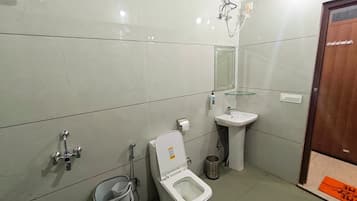 Deluxe Double Room, Balcony, Mountain View | Bathroom | Separate tub and shower, free toiletries, hair dryer, towels