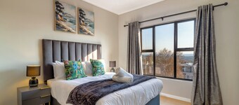Gorgeous 2-bedroom condo in cool Sandton with fitness room