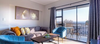 Gorgeous 2-bedroom condo in cool Sandton with fitness room