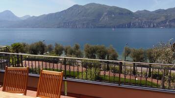 Condo, 2 Bedrooms, Balcony, Lake View | Outdoor dining