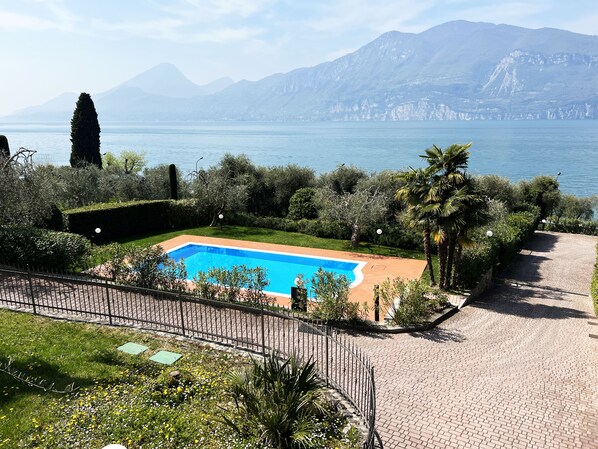 公寓客房, 湖景 | 游泳池 | 季節性室外游泳池