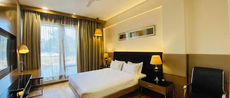 Superior Room | Laptop workspace, soundproofing, free WiFi