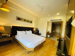 Superior Room | Laptop workspace, soundproofing, free WiFi - The Manak Bagh (Sehore)
