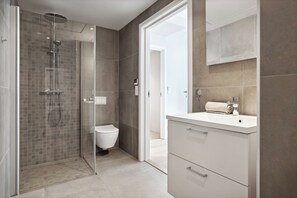 Hair dryer, towels, toilet paper - Top apartment with high standard in the city center. Terrace and walking distance to Bryggen. (Vestland)