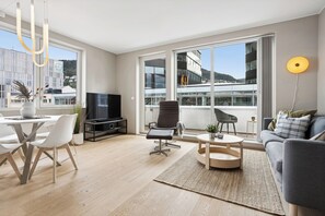 TV - Top apartment with high standard in the city center. Terrace and walking distance to Bryggen. (Vestland)