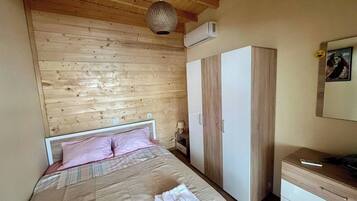 2 slaapkamers, een strijkplank/strijkijzer, wifi, beddengoed