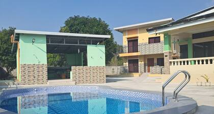 Cozy 2-bedroom Villa with gym, pool, Mountain view in charming Castillejos