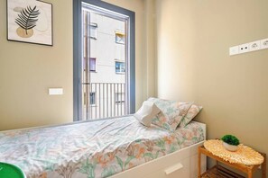 Strykjärn/strykbräda, internet och sängkläder